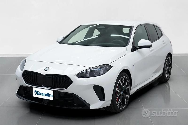Bianco Nuova 2025 BMW 120 M Sport Due volumi | 39.820 € (Ottimo prezzo) - Immagine 1/4