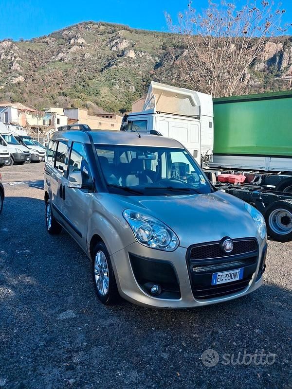 Usata Fiat Doblò Emotion 90 CV (66 kW) 2011 Marrone Monovolume