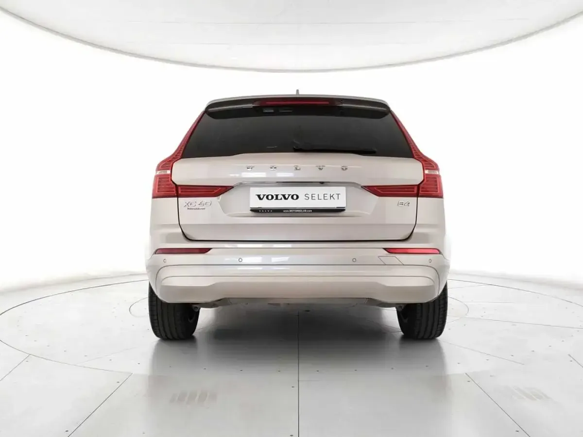 Usata Volvo XC60 145 CV (106 kW) 2023 Grigio SUV