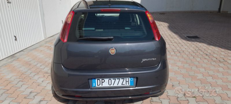 Usata Fiat Grande Punto Active 65 CV (47 kW) 2008 Grigio Utilitaria