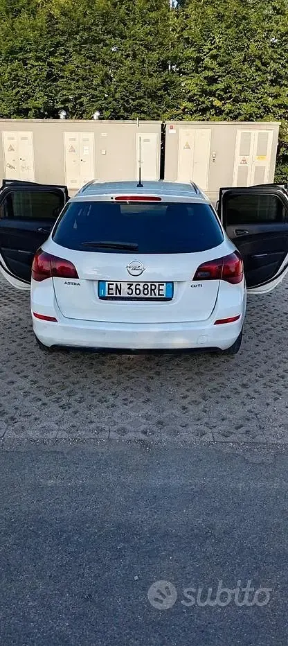Usata Opel Astra 110 CV (80 kW) 2012 Bianco Station wagon