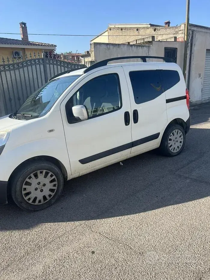 Usata Peugeot Bipper 75 CV (55 kW) 2012 Bianco Monovolume