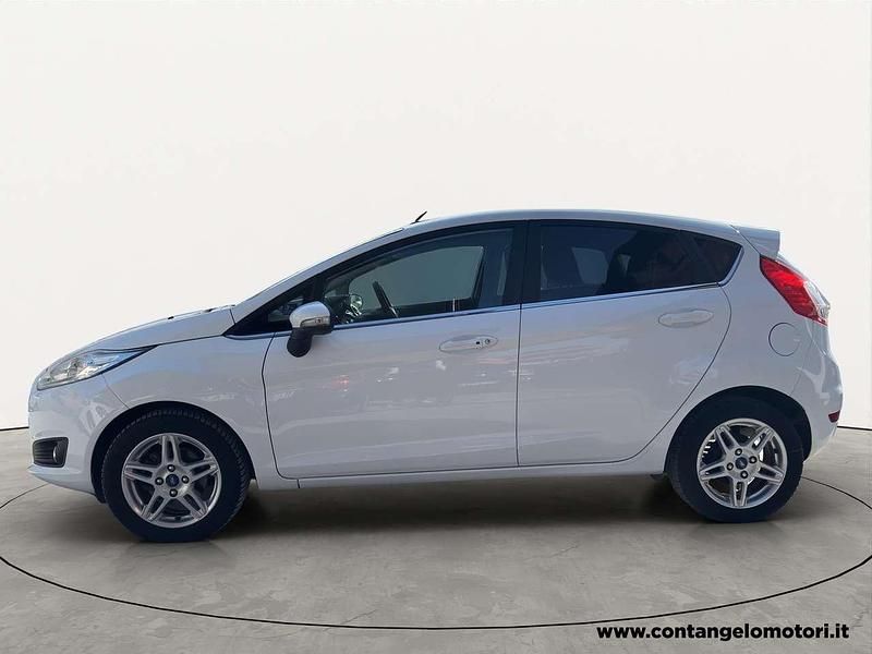 Usata Ford Fiesta 97 CV (71 kW) 2013 Bianco Utilitaria