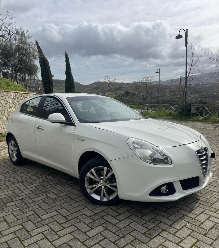 Usata Alfa Romeo Giulietta 105 CV (77 kW) 2015 Bianco Utilitaria