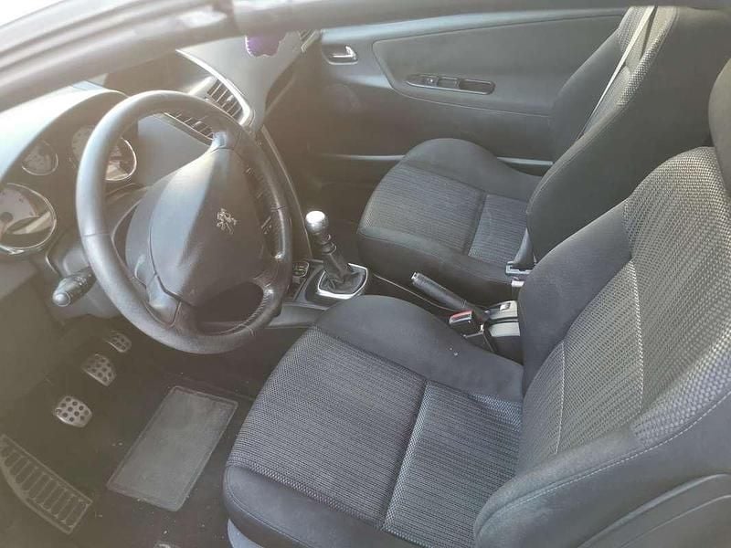 Gebraucht Peugeot 207 CC 111 PS (81 kW) 2011 Weiß Cabrio