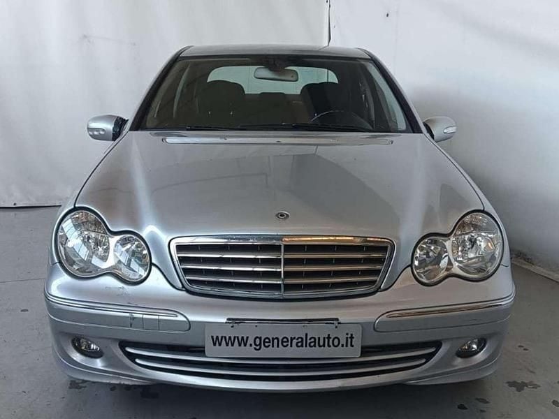 Usata Mercedes C220 Elegance 150 CV (110 kW) 2007 Grigio metallizzato Berlina