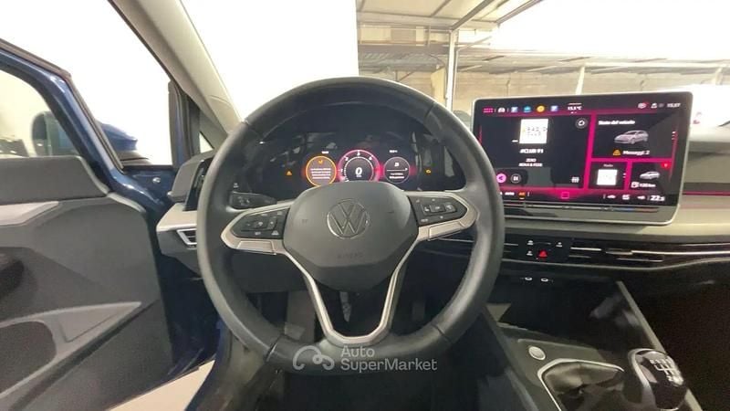 Usata VW Golf VIII Life 116 CV (85 kW) 2025 Blu Berlina