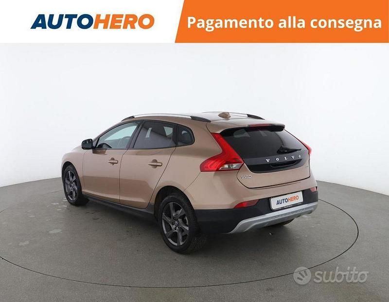 Usata Volvo V40 CC Momentum 115 CV (84 kW) 2015 Oro Station wagon