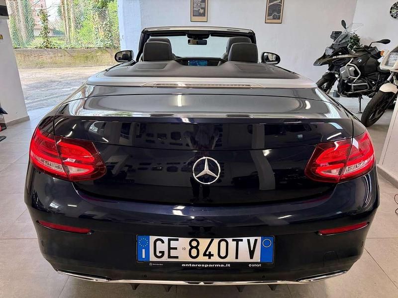 Gebraucht Mercedes C220 AMG Line Premium Plus 194 PS (142 kW) 2019 Blau Cabrio