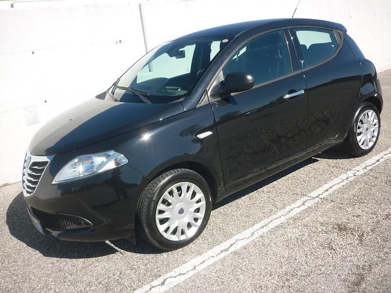 Nero Usata 2014 Lancia Ypsilon Silver Due volumi | 6999 € (Buon prezzo) - Immagine 1/4