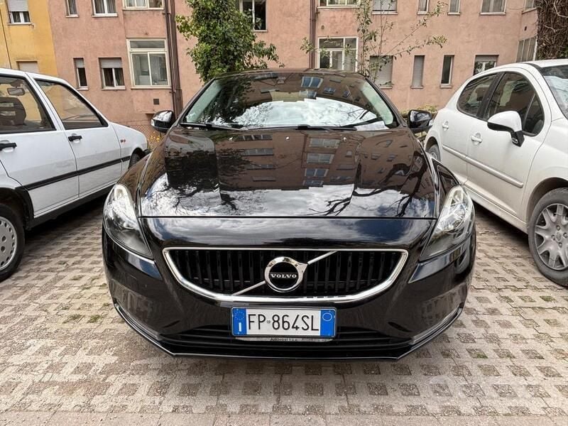 Usata Volvo V40 Business Edition 120 CV (88 kW) 2018 Nero Station wagon