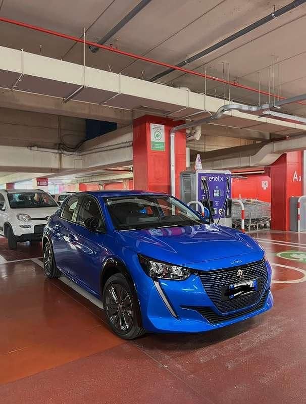 Usata Peugeot e-208 Active 56 kW (77 CV) 2022 Blu/azzurro Utilitaria