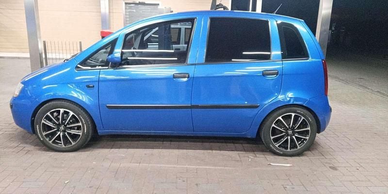 Usata Fiat Idea Dynamic 95 CV (69 kW) 2004 Blu/azzurro Monovolume