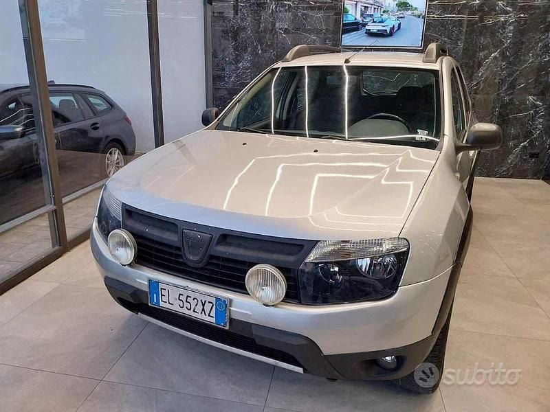 Usata Dacia Duster Lauréate 110 CV (80 kW) 2012 Grigio SUV