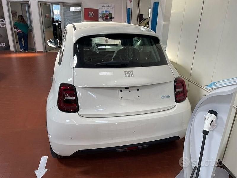 Nuova Fiat 500e 69 kW (95 CV) 2025 Bianco Berlina
