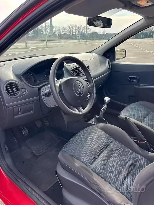 Usata Renault Clio III 65 CV (47 kW) 2008 Rosso Berlina