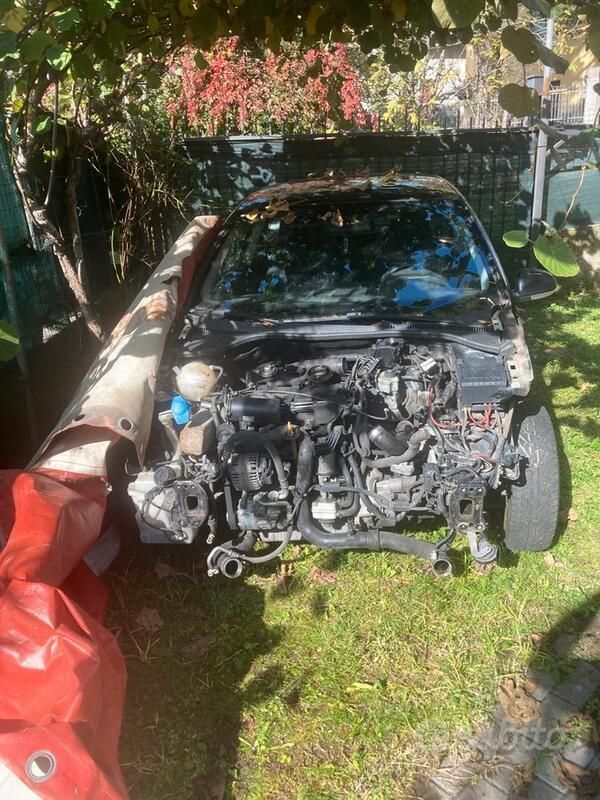 Nero Usata 2004 VW Golf V | 900 € (Ottimo prezzo) - Immagine 1/3