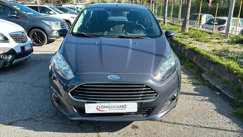 Usata Ford Fiesta 97 CV (71 kW) 2015 Grigio Utilitaria
