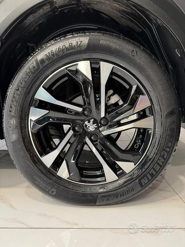 Usata Peugeot 2008 GT 130 CV (95 kW) 2021 Grigio SUV