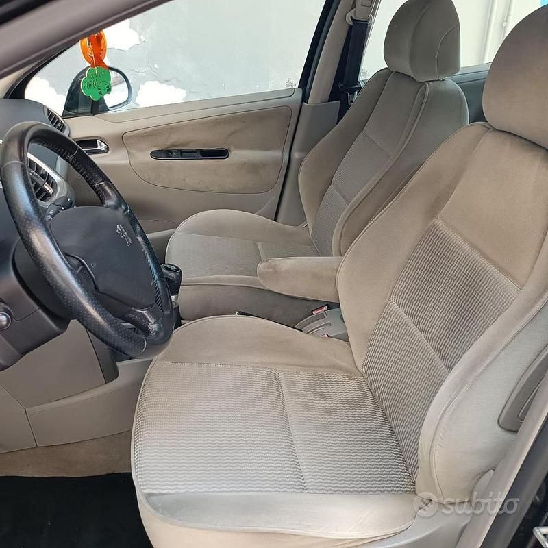 Usata Peugeot 207 90 CV (66 kW) 2007 Nero Berlina