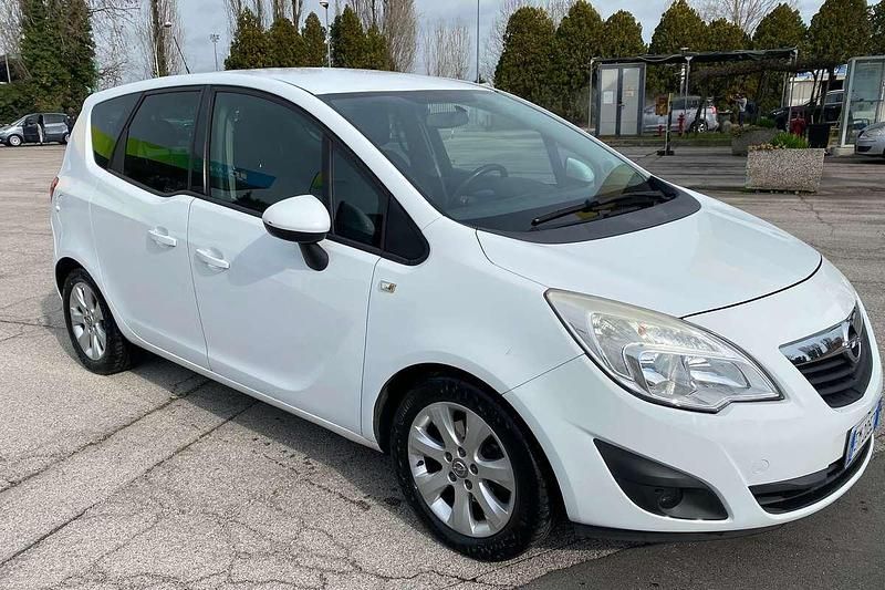 Usata Opel Meriva Cosmo 95 CV (69 kW) 2012 Bianco Monovolume