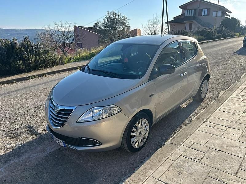 Usata Lancia Ypsilon Gold 69 CV (50 kW) 2014 Beige Utilitaria