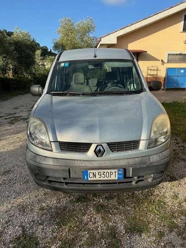 Usata Renault Kangoo 75 CV (55 kW) 2004 Argento Monovolume
