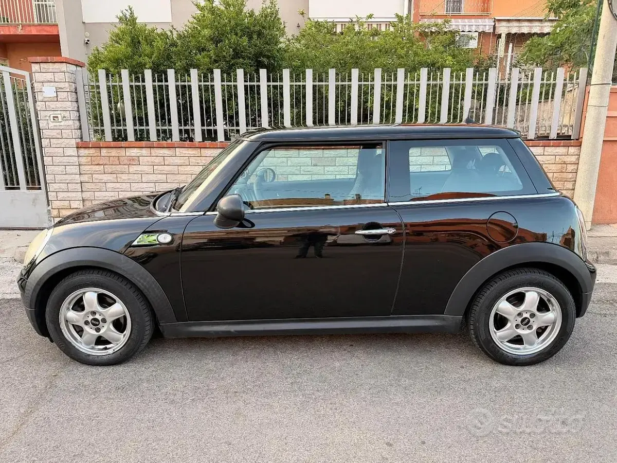 Usata Mini ONE 90 CV (66 kW) 2010 Nero Utilitaria
