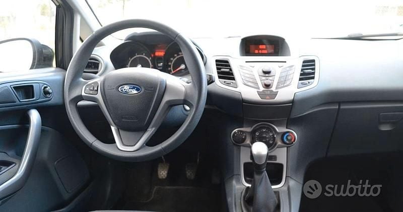 Usata Ford Fiesta 82 CV (60 kW) 2011 Nero Utilitaria