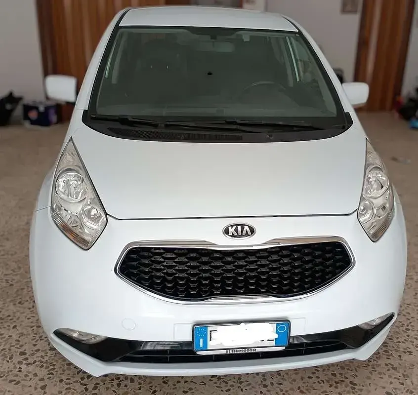 Usata Kia Venga 90 CV (66 kW) 2015 Bianco Utilitaria