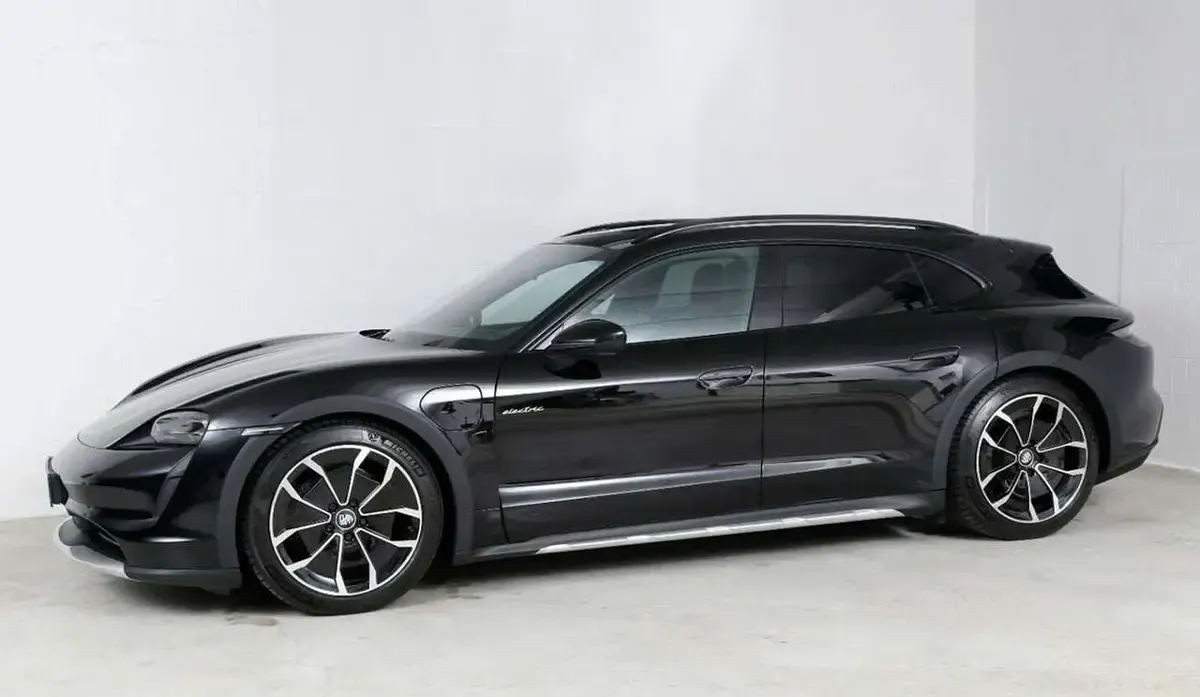 Usata Porsche Taycan 4 Cross Turismo Cross Turismo 350 kW (476 CV) 2023 Nero Station wagon