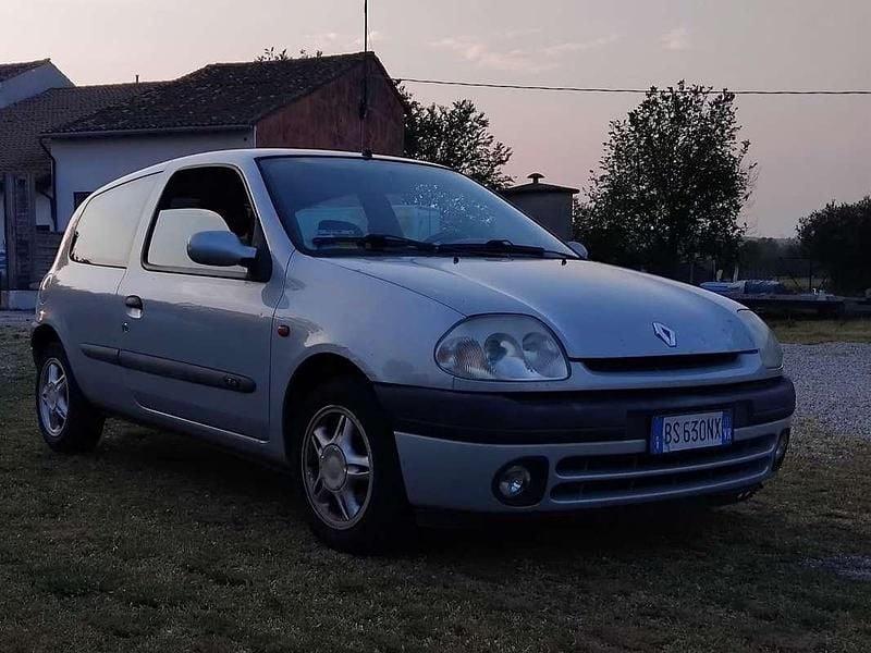 Usata Renault Clio II Dynamique 75 CV (55 kW) 2001 Blu/azzurro Berlina