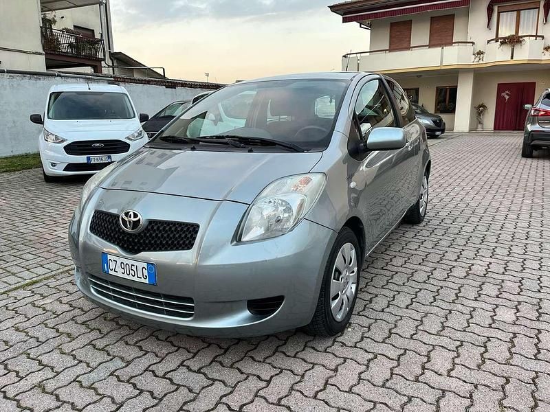 Blu/azzurro Usata 2006 Toyota Yaris Sol Due volumi | 3500 € (Ottimo prezzo) - Immagine 1/4