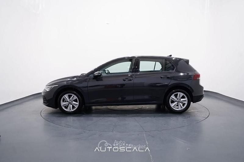 Usata VW Golf VIII Life 110 CV (80 kW) 2023 Gray Berlina