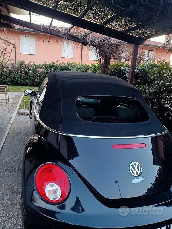 Usata VW New Beetle 102 CV (75 kW) 2007 Nero Utilitaria