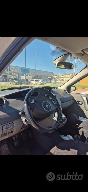 Usata Renault Scénic II 100 CV (73 kW) 2006 Monovolume