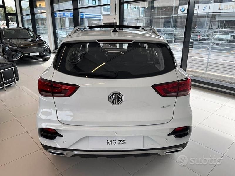 Usata MG ZS Luxury 112 CV (82 kW) 2024 Bianco Berlina