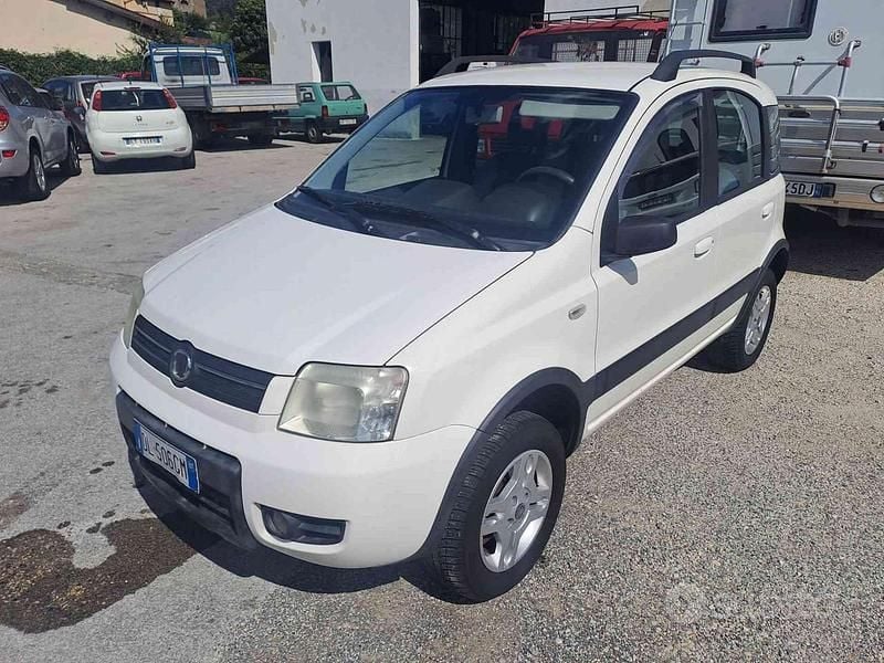 Usata Fiat Panda 4x4 Climbing 69 CV (50 kW) 2007 Utilitaria