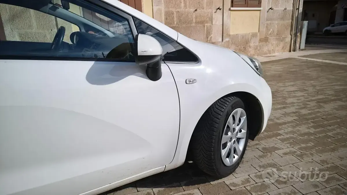 Usata Kia Rio 90 CV (66 kW) 2012 Bianco Berlina