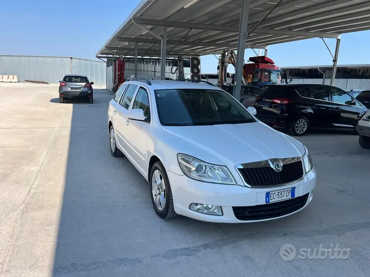 Usata Skoda Octavia Ambition 105 CV (77 kW) 2010 Bianco Station wagon