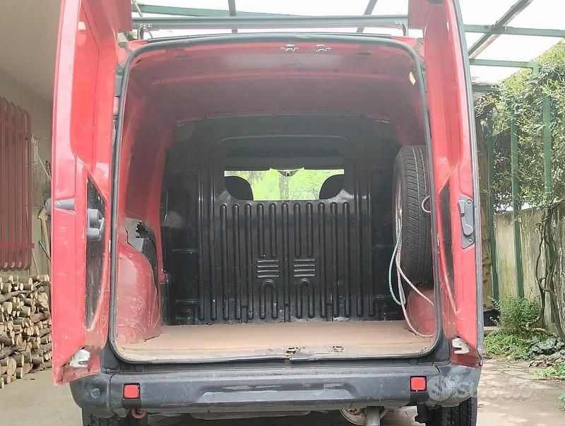 Usata Fiat Doblò 103 CV (75 kW) 2009 Rosso Monovolume