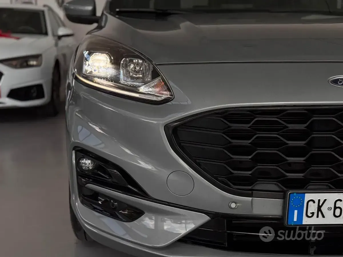Usata Ford Kuga ST-Line 120 CV (88 kW) 2022 Grigio SUV