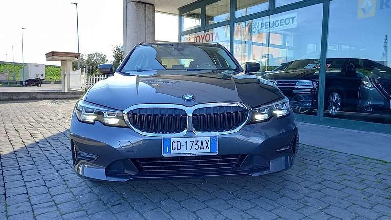 Usata BMW 320 190 CV (139 kW) 2020 Mineral grey metallizzato Station wagon