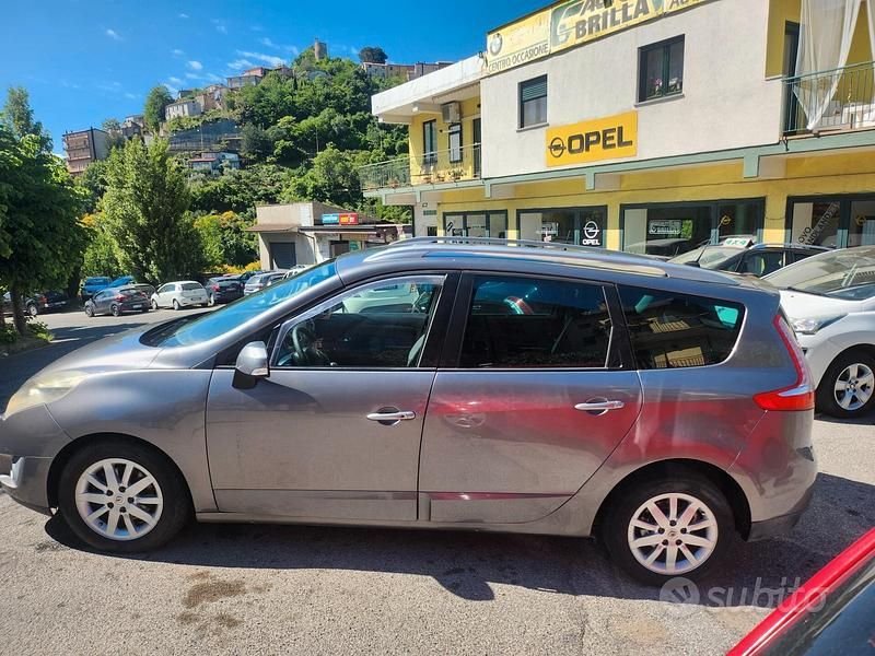 Usata Renault Scénic III 130 CV (95 kW) 2011 Grigio Monovolume