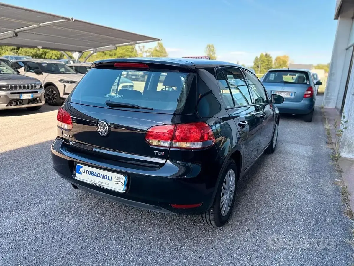 Usata VW Golf VI Trendline 105 CV (77 kW) 2010 Nero Utilitaria