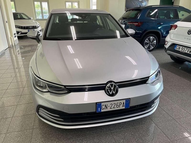 Usata VW Golf VIII Life 116 CV (85 kW) 2023 Argento Berlina