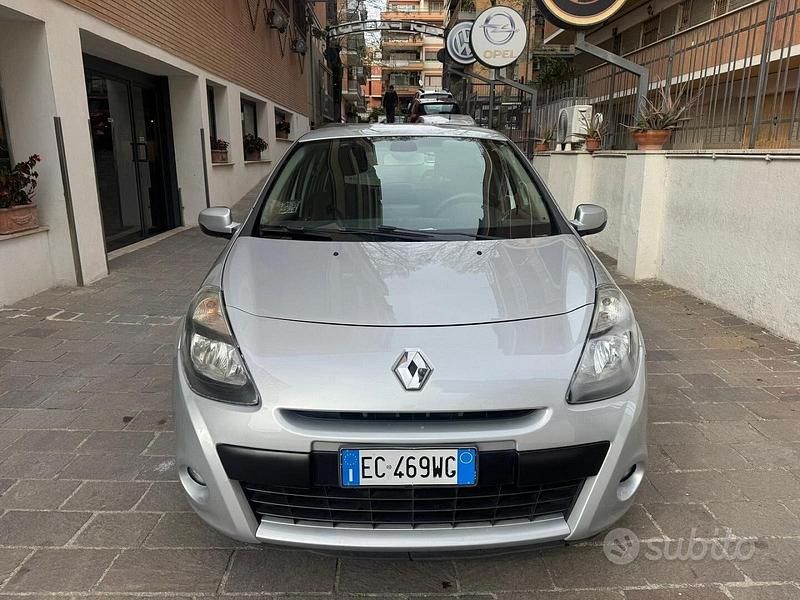 Brugt Renault Clio II Luxe 101 HK (74 kW) 2011 Grå Hatchback