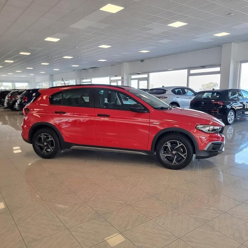 Usata Fiat Tipo Cross 95 CV (69 kW) 2021 Rosso Berlina