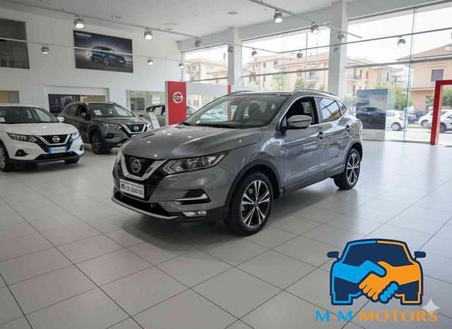 Usata Nissan Qashqai N-Connecta 110 CV (80 kW) 2017 Grigio scuro SUV