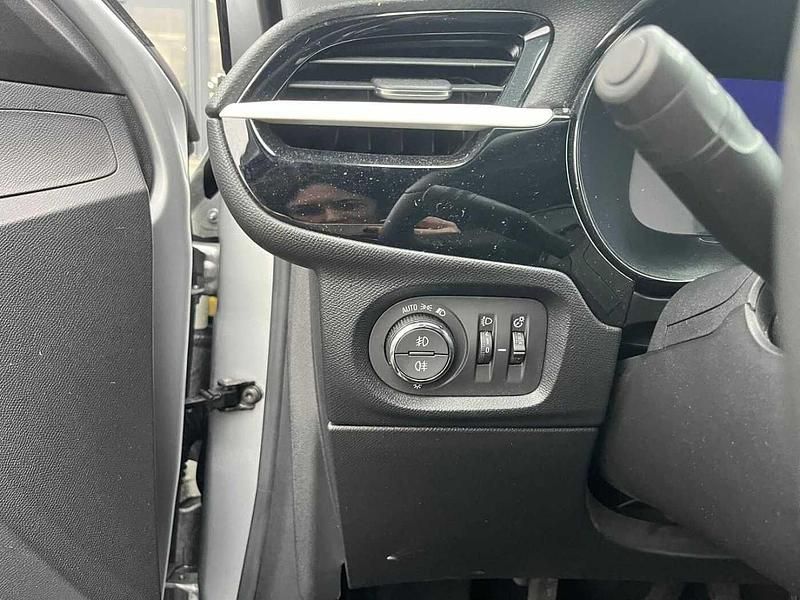 Usata Opel Corsa Design & Tech 75 CV (55 kW) 2023 Grigio Utilitaria